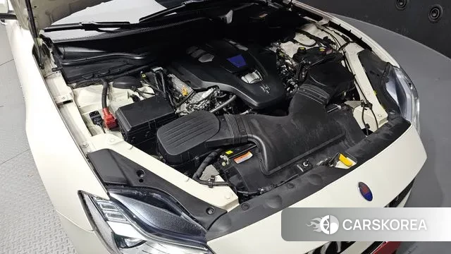 Maserati Quattroporte id 3000295 из Кореи 16