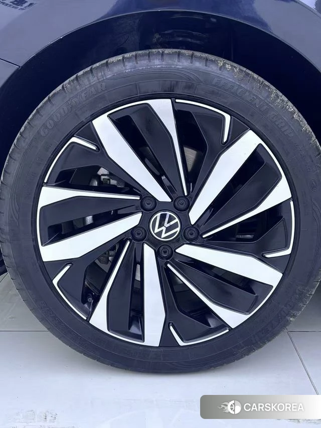 Volkswagen Passat id 4259134 из Китая 14