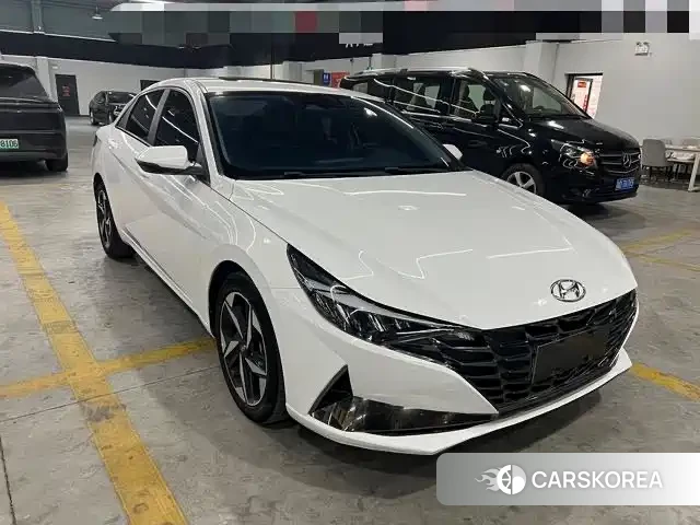 Hyundai Elantra 2023 Белый из Китая, фото 6