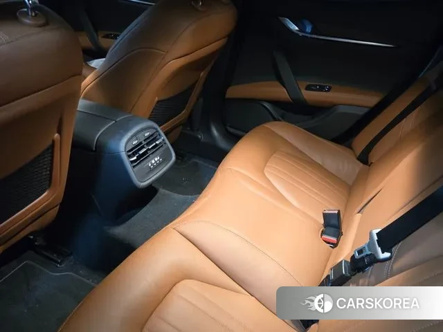 Maserati Ghibli 2022 Серебряный из Кореи, фото 6
