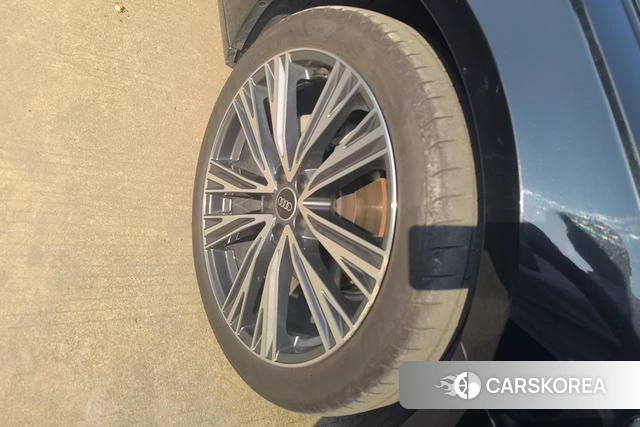 Audi A6L id 4298325 из Китая 13