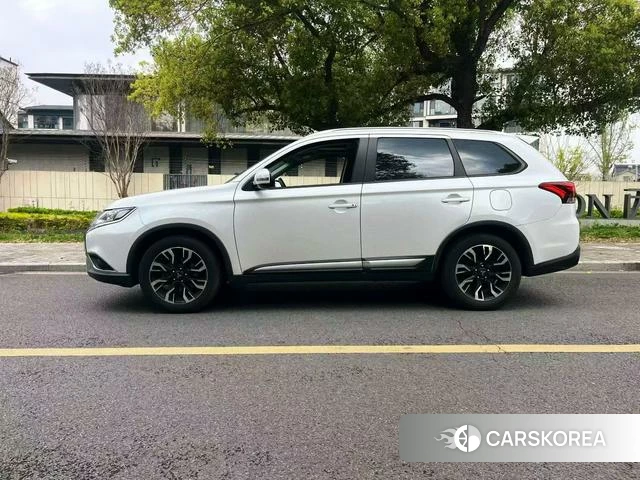 Mitsubishi  Outlander 2019 Белый из Китая, фото 6