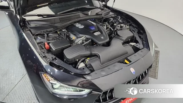 Maserati Ghibli id 3672074 из Кореи 16