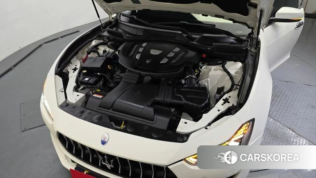 Maserati Ghibli id 4647418 из Кореи 27
