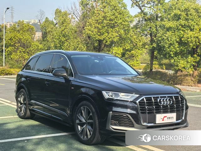 Audi Q7 2023 Черный из Китая, фото 6