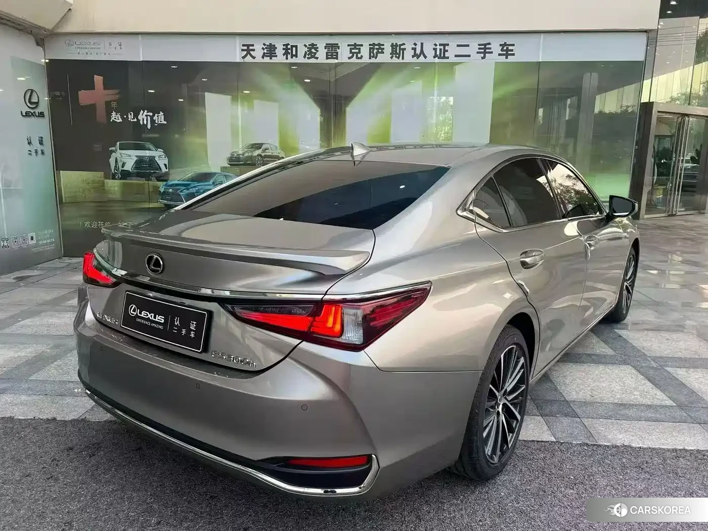 Lexus ES 2023 Silver/gray из Китая, фото 6