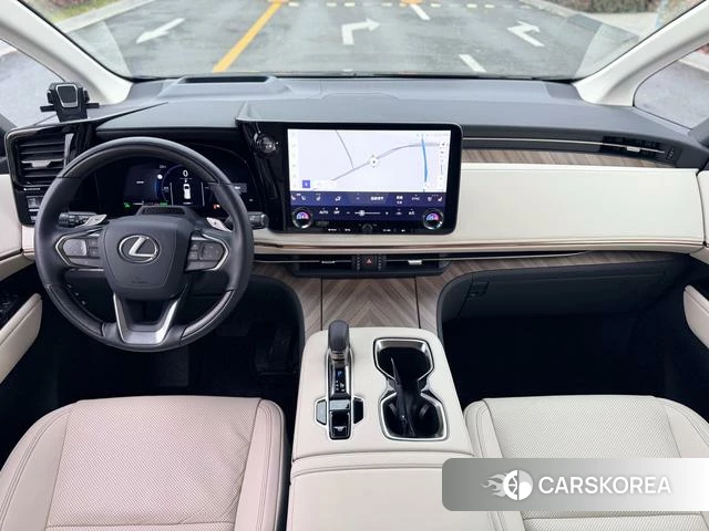 Lexus LM id 4297799 из Китая 21