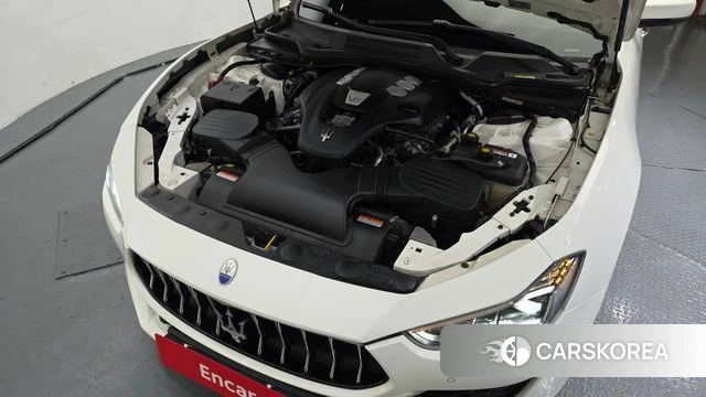 Maserati Ghibli id 3893938 из Кореи 16