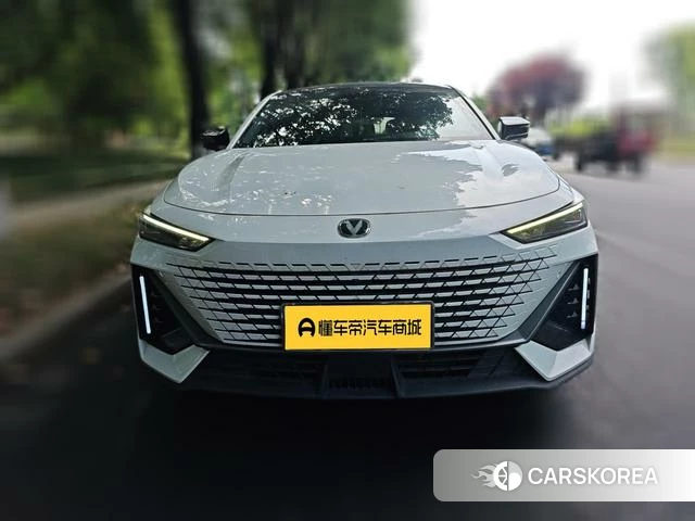 Chang'an UNI-V 2022 Белый из Китая, фото 6