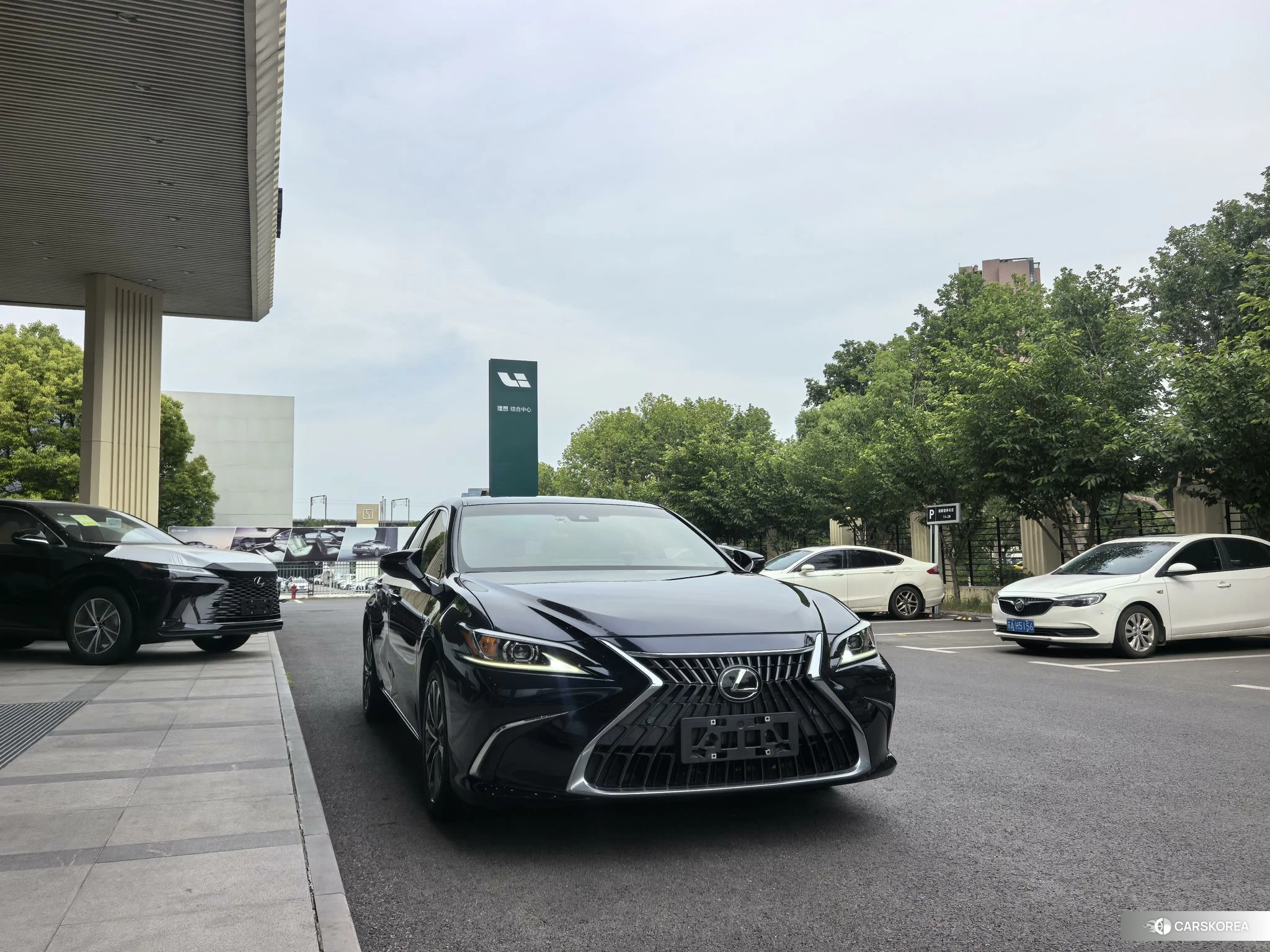 Lexus ES id 4441012 из Китая 13