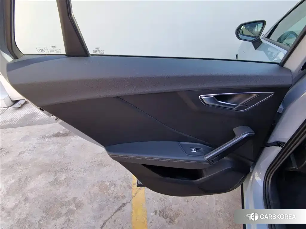 Audi Q2L id 4589109 из Китая 25