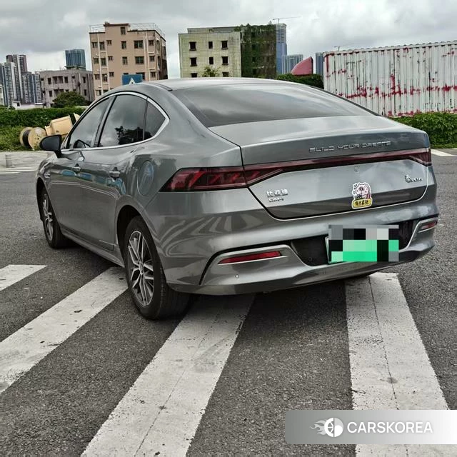 BYD Qin PLUS DM 2023 Серебристо-серый из Китая, фото 6