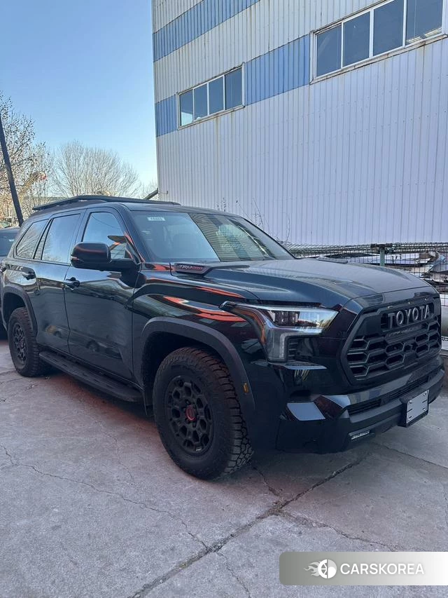 Toyota Sequoia 2024 Черный из Китая, фото 6