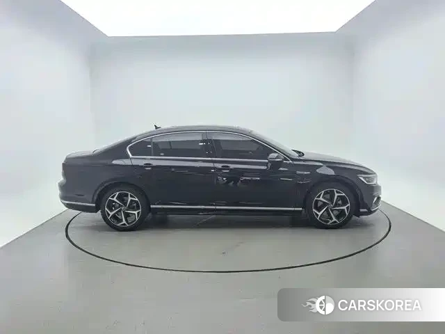 Volkswagen Magotan 2025 Черный из Китая, фото 6