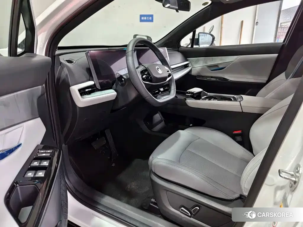 Chang'an Changan UNI-T 2026 Белый из Китая, фото 6