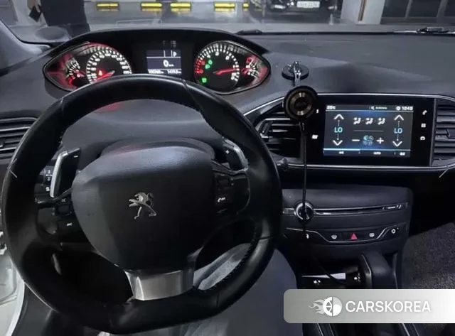 Peugeot 308 second generation 2018 Белый из Кореи, фото 6