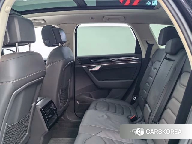 Volkswagen Touareg id 4274325 из Китая 16