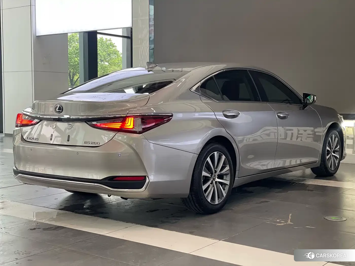 Lexus ES id 4576677 из Китая 16