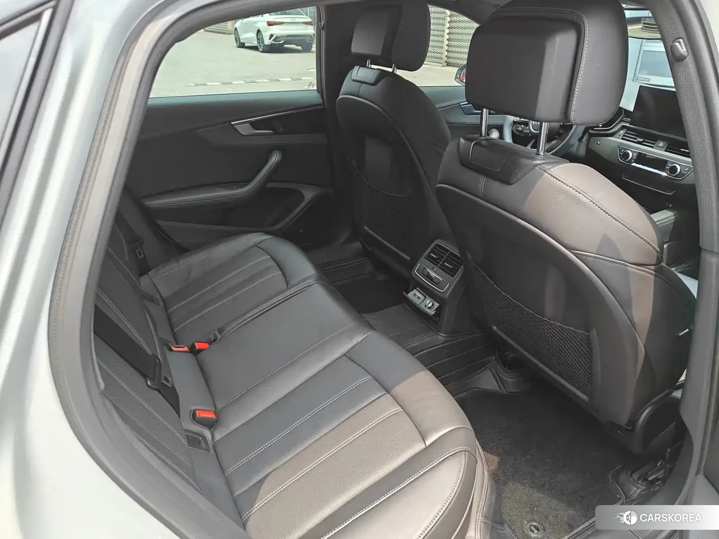 Audi A4L id 4559672 из Китая 10