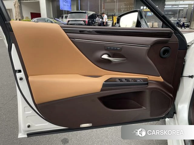Lexus ES id 4261448 из Китая 17