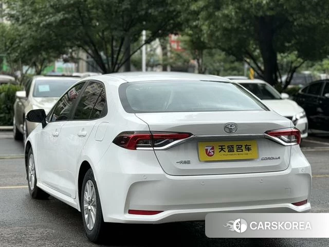 Toyota Corolla 2023 Белый из Китая, фото 6