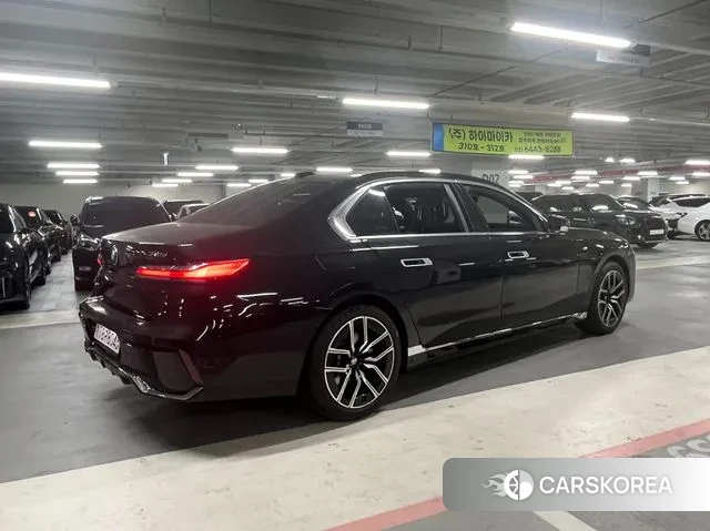 BMW 7 Series (G70) id 3769484 из Кореи 9