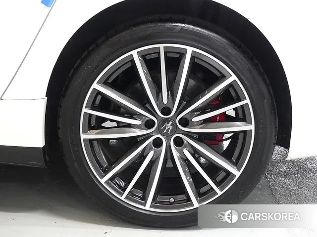 Maserati Quattroporte id 3060404 из Кореи 16