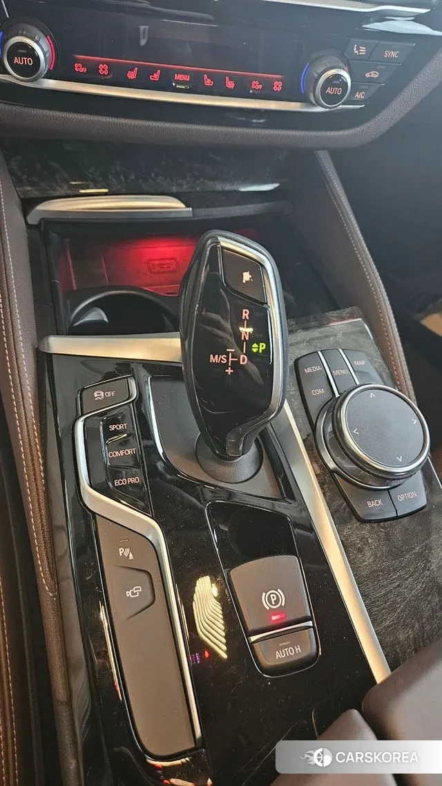 BMW 5 Series (G30) 2018 Серебристо-серый из Кореи, фото 6