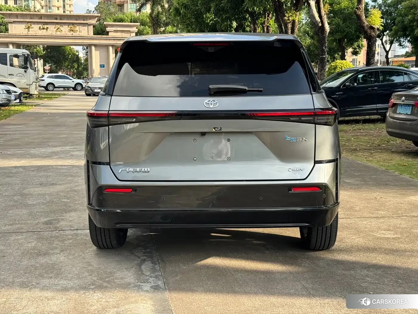 Toyota Platinum Wisdom 3X 2025 Silver/gray из Китая, фото 6