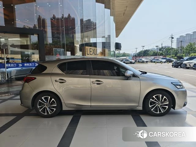 Lexus CT id 4272680 из Китая 17