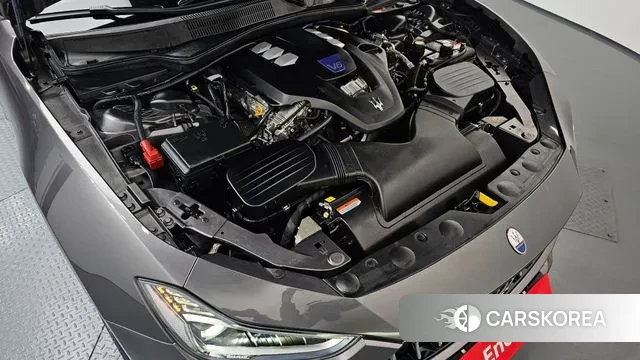 Maserati Ghibli id 3582925 из Кореи 16