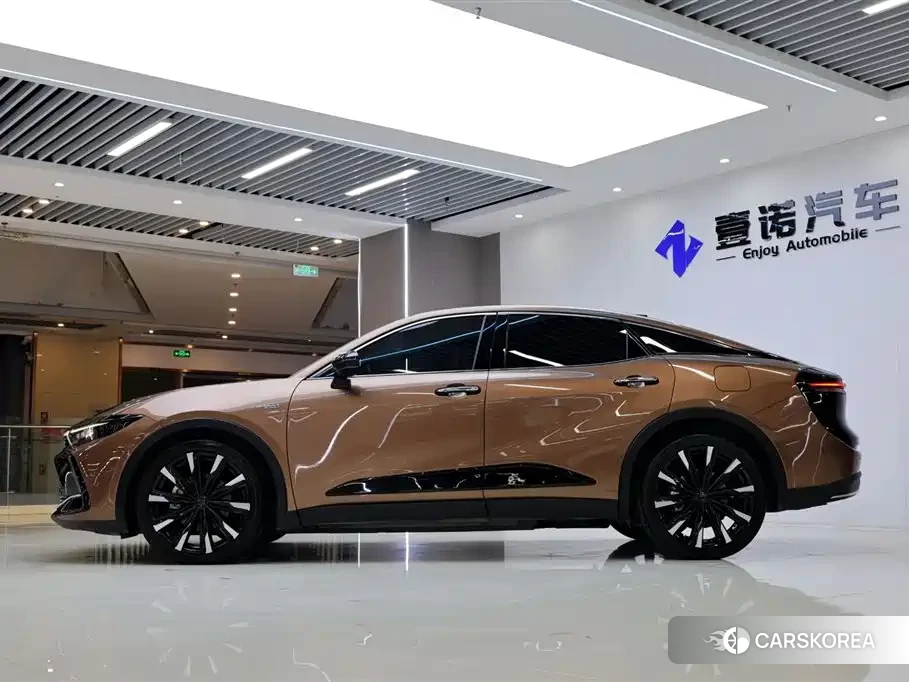 Toyota Crown SportCross id 4547309 из Китая 32