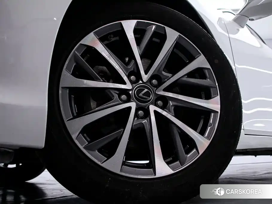 Lexus ES id 4606934 из Китая 13