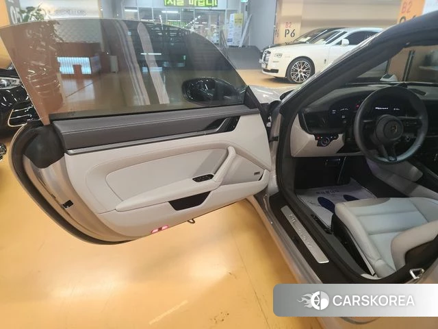Porsche 911(992) id 4280221 из Кореи 16