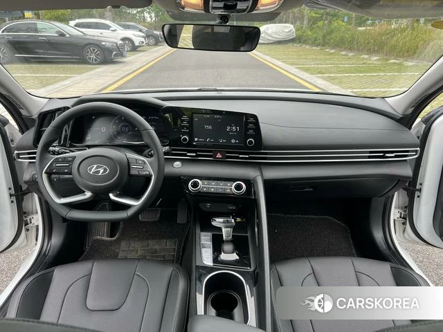 Hyundai Elantra 2023 Белый из Китая, фото 6