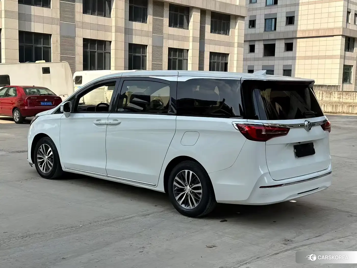 Buick GL8 2023 Champagne/brown из Китая, фото 6