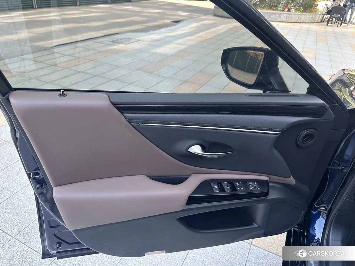 Lexus ES id 4479266 из Китая 19