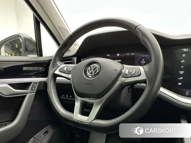 Volkswagen Touareg id 3890029 из Китая 16
