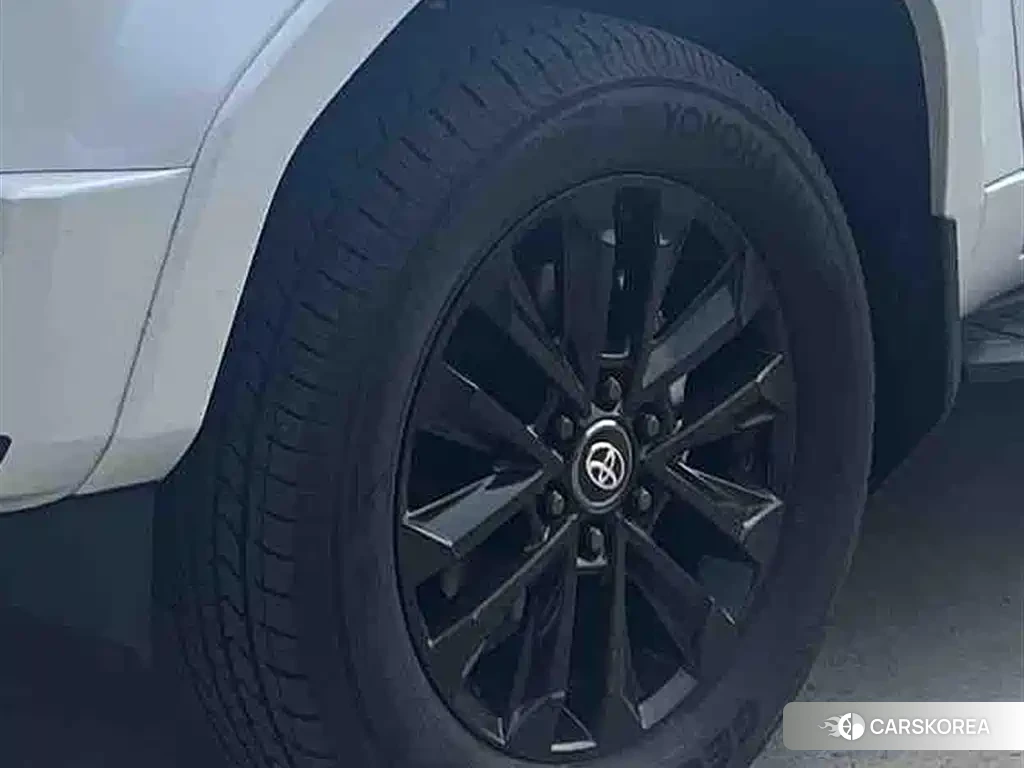 Toyota Land Cruiser 2026 Белый из Китая, фото 6