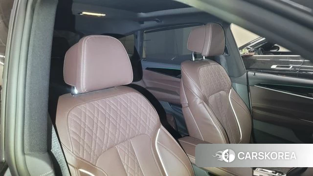 BMW 6 Series GT (G32) 2024 Серебристо-серый из Кореи, фото 6