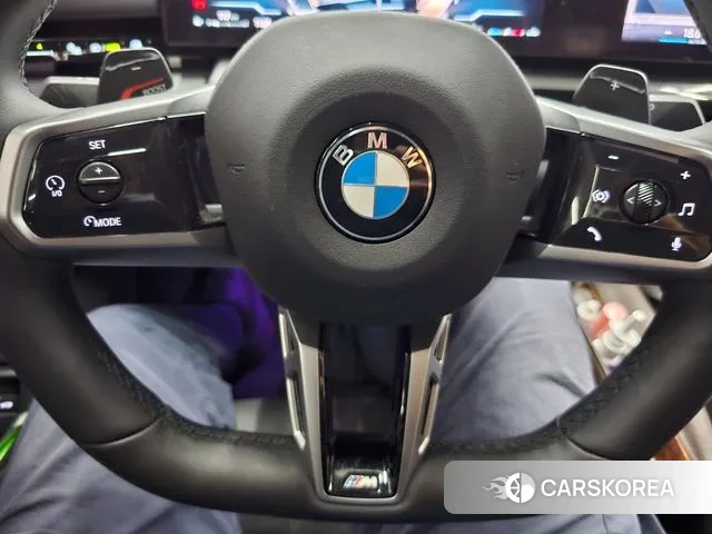 BMW 5 Series (G60) 2024 Серебристо-серый из Кореи, фото 6