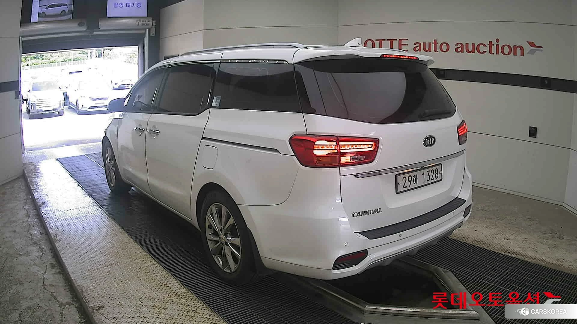 Kia Carnival id 4504352 из Кореи 34