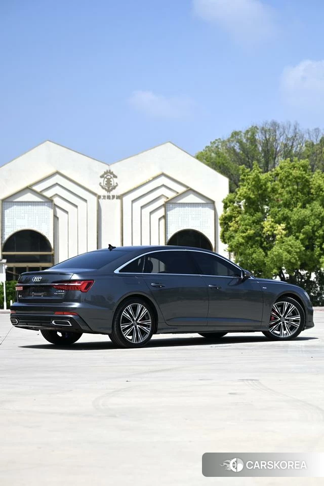 Audi A6L 2020 Темно-серый из Китая, фото 6