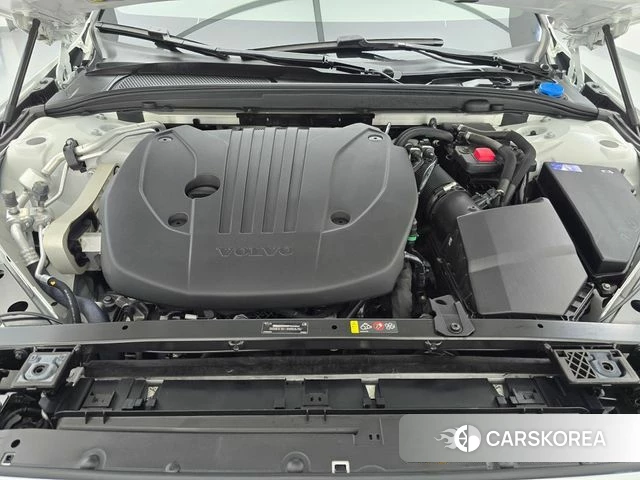 Volvo V60 Cross-Country 2nd Generation 2024 Белый из Кореи, фото 6