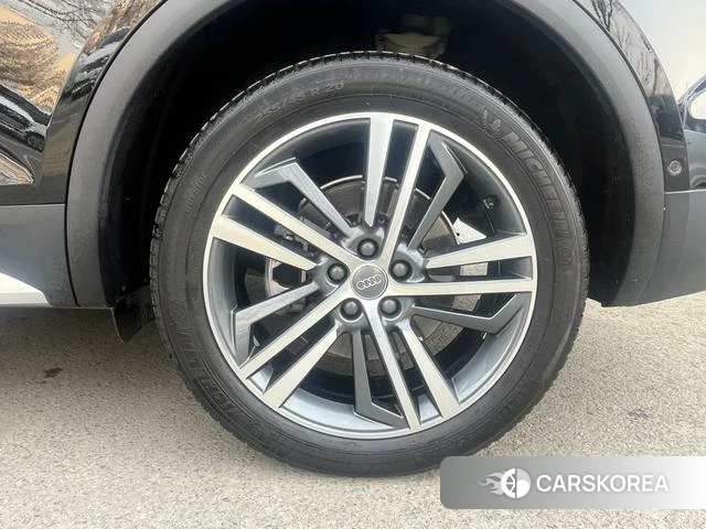 Audi Q5L id 4210691 из Китая 16