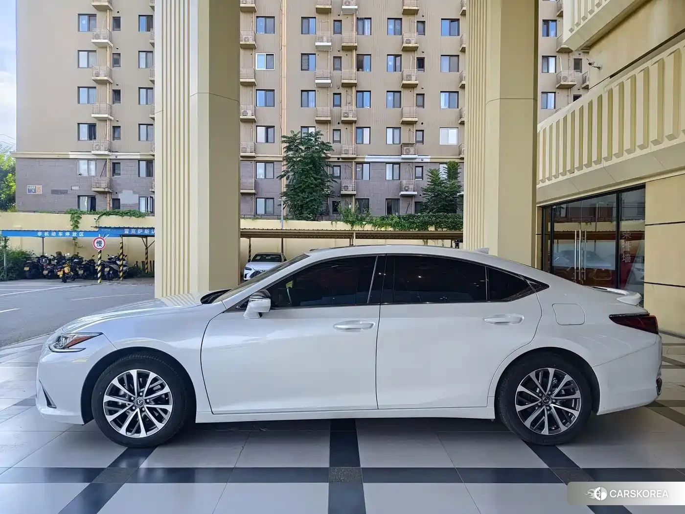 Lexus ES id 4669411 из Китая 18