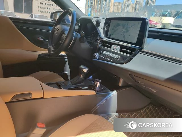 Lexus ES id 4307197 из Китая 21