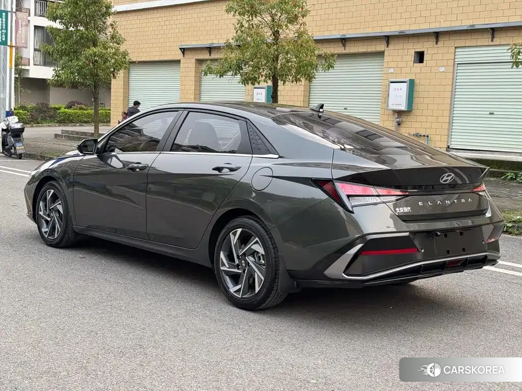 Hyundai Elantra 2026 Silver/gray из Китая, фото 6