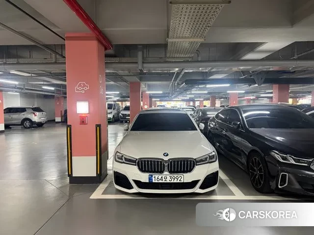 BMW 5 Series (G30) 2023 Белый из Кореи, фото 6