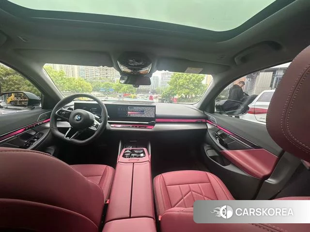 BMW 5 series 2025 Черный из Китая, фото 6